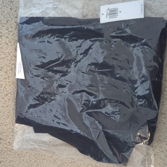 Extra High-Waisted PowerLite Lycra® ADAPTIV 7/8 Leggings - Picture 2 of 3